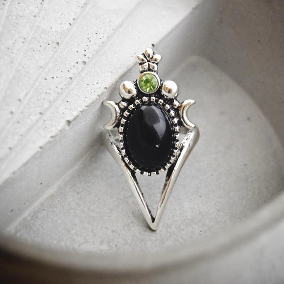 Jewelry - Faux Onyx Gypsy Statement Ring